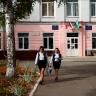 В Калининском районе благоустраивают пришкольные территории