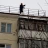 В Октябрьском районе продолжаются комплексные уборки дворов