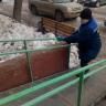 В Кировском районе продолжается обработка подъездов и остановок общественного транспорта