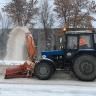 Несмотря на выходной день, снегоуборочная работа на улицах и дворах Демского района продолжается