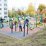 В Кировском районе устанавливают детские площадки