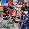 Сотрудники районной администрации проверяют качество дезинфекции в магазинах