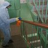 Продолжаются работы по санитарной обработке подъездов